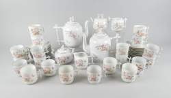 Céramique: 2 services à café à décor de fleurs et anse -bambous- (26pcs)