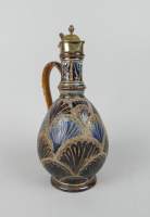 Céramique: Verseuse en grès cachet sous la base DOULTON LAMBETH 1874 dessus en c