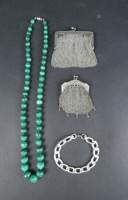 Bijou: Gourmette et 2 sacs de bal (1acc) en argent P: 142,8g + collier de malach