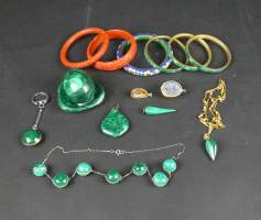 Bijou: Lot en malachite (collier, 3pend., bracelets, oeuf, vide-poche, porte clé