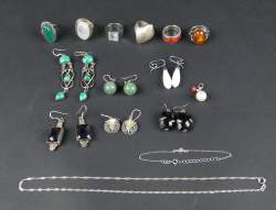 Bijoux en argent Pbrut: 91,8g (6bagues, 6paires de boucles d'oreilles dont 1PAND