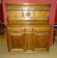 Meuble: Dresse de Charleroi en chêne sculpté fin 18e début 19eS Meuble: Dresse de Charleroi en chêne sculpté fin 18e début 19eS