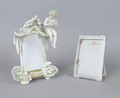 Céramique: 2 porte-menus en porcelaine début 20eS: 1 en biscuit putto musicien H Céramique: 2 porte-menus en porcelaine début 20eS: 1 en biscuit putto musicien H