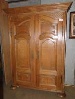 Armoire Louis XIV en chêne 2 portes à panneaux doubles plates-bandes nids d'abei Armoire Louis XIV en chêne 2 portes à panneaux doubles plates-bandes nids d'abei