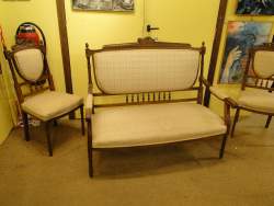 Salon de style Louis XVI/époque NapIII en hêtre teinté (canapé, 2 fauteuils, 4 c Salon de style Louis XVI/époque NapIII en hêtre teinté (canapé, 2 fauteuils, 4 c