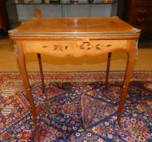 Meuble: Table à jeux de style (usure d'usage) en marqueterie de bois de rose mil
