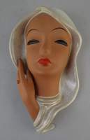 Céramique: Masque en partie émaillé -Jeune femme aux longs cheveux- cachet au do