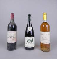 Vin : 3 bouteilles de vin : Château Lynch Bages Grand cru classé 1995 , Château d'Arche Sauternes grand clu classé 2008 , Champs Pimont Premier cru 2015