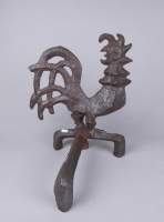 Sculpture : Brutaliste en fonte - coq formant chenet - HERMANSSON Olle (20eS) ed Husqvarna monogrammé et portant une marque
