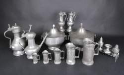 Objet : lot ancien en étain 19eS (14) : 4 pichets , 2 soupières , 5 mesures , 2 saupoudroirs , 1 salière...