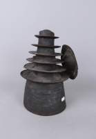 Africain : Coiffe Botolo en vannerie et fibres avec disques de laiton (traces d'usure) SENGELE/EKONDA Congo