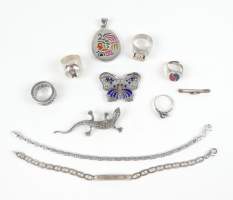Bijou : 11 bijoux en argent (5bagues dont 1acc , 3broches dont 1ds l'état , 2bracelets , pendentif)