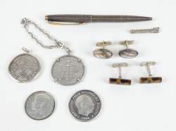 Bijou : 2paires de boutons de manchettes , pièces de monnaies et stylo bille PARKER en argent