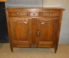 Meuble: Dresse en chêne de style Louis XVI 19eS 2 portes 3 tiroirs H:104x129x50c