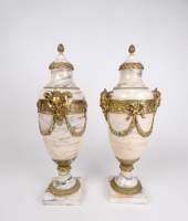 Objet : Paire de Cassolettes en marbre et bronze de style Louis XVI