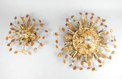 Luminaire : Plafonniers (2pcs) attribués à la maison Baguès en métal doré et verroteries - fleurs -