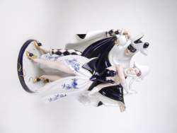 Céramique : Groupe en porcelaine polychrome cachet sous la base ROYAL DUX - Arlequin & Colombine - décor peint rehauts d'or