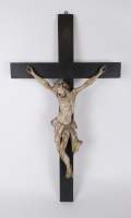 Religieux : Christ en croix en bois laqué (usure , mq , acc) probable école Flamande fin 17 début 18e