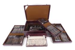 Argenterie : ménagère en métal argénté Ercuis modèle Trianon