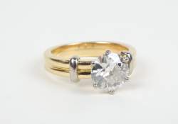 Bijou : Bague en or jaune et blanc 18K sertie d'un diamant solitaire pureté estimée I