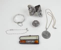Bijou : Lot de bijoux en argent + fume cigarette avec partie en argent