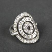 Bijou : Bague en argent marquée attribuée à BULGARI modèle astrale sertie de strass