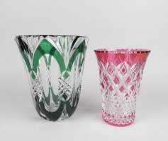Verrerie : 2 vases en cristal taillé signé Val Saint Lambert H : 20 , 5 et 17 , 5cm