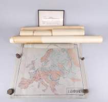 Objets : Cartes du monde et de Belgique dont certaines réalisées à la main par Christiane Pierard