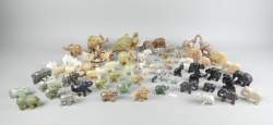Collection : Lot d'éléphants en pierre dont onyx , marbre , soapstone/ stéatite/ pierre de lard , jaspe , . (66pcs)