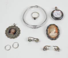 Bijou : Lot de bijoux en argent Pbrut : 65 , 3g (8pcs) (bracelet , pendentif , broche camée , 3paires de boucles d'oreilles , bague , montre à gousset ds l'état)