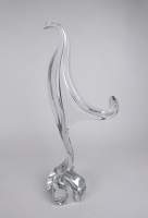 Verrerie: Coq stylisé en cristal  (1 egr) signé Daum France  H:53,5cm