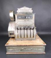 Objet: Caisse enregistreuse -National Dayton Ohio USA- en métal patiné doré (eta