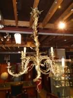 Luminaire: Lustre en métal et bronze doré (plié) de style Louis XV personnages e