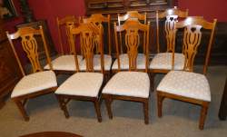 Meubles: 8 chaises BROYHILL bois teinté merisier tissu clair