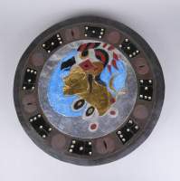 Céramique: Plat en céramique émaillée -Profil de jeune femme- n°11/20 signé au r