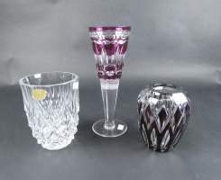 Verrerie : cristal taillé Val Saint Lambert (3pcs) : 1 Coupe de mariage sur pied + 1 vase bicolore + 1 vase transparent