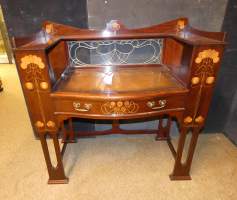 Meuble : Bureau SHAPLAND & PETTER Art & Craft / Nouveau en acajou marqueterie et vitrail (fèles) circa 1900 serrure estampillé S&P B