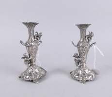 Argenterie : Paire de vases avec angelots poinçon 800