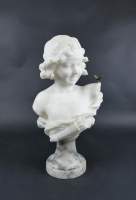 Sculpture : Buste d'une jeune fille au papillon en albâtre signé CARLI Auguste
