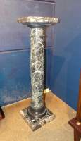 Objet : Colonne en marbre (ecl) probable vert Patricia base et plateau de section carrée