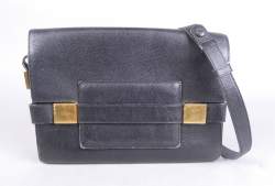 Mode : Sac à main/ bandoulière en cuir DELVAUX modèle - Madame - (usure d'usage +ou - marqué) orné d'attaches métalliques dorées intérieur en suédine