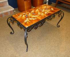 Meuble : Table Vintage signé La Roue Vallauris piètement en fer forgé