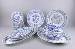 Céramique : Partie de service à diner en porcelaine de Meissen majoritairement 20eS , différents marquages