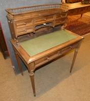 Meuble : Bureau de dame en noyer Epoque Napoléon III
