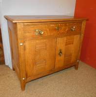 Meuble : Commode en chêne Art Nouveau (plateau rapporté) laiton pastilles de céramique SERRURIER-BOVY SERRURIER Gustave