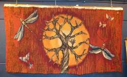 Tapis : Tapisserie en laine - Arbre , papillons et libelules - signé SAIVE Marianne