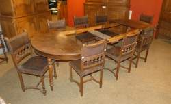 Meuble : Table à diner ronde en chene allongeable Louis-Philippe et 8 chaises néo - renaissance en chêne
