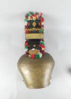 Objet : Cloche de vache/ sonaille en métal doré et son collier
