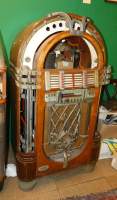 Musique : Jukebox - Wurlitzer - modèle 1015 circa 1948 (ds l'état à restaurer , incomplet) n° série 1014745 fourni avec pièces