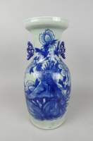 Asiatique : Vase de forme balustre en porcelaine de Chine fin 19e début 20eS